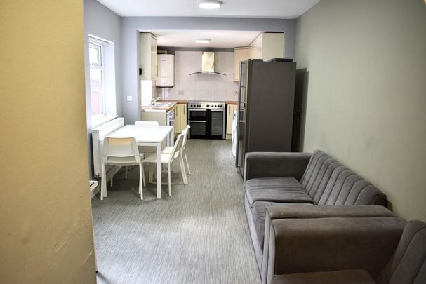 7 bedroom terraced house to rent - Photo 1