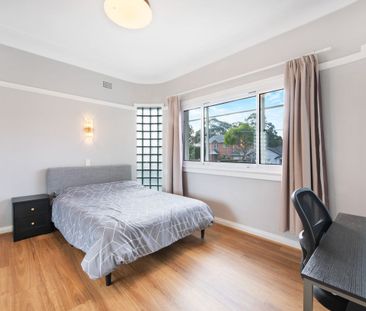 Pet Friendly, Renovated & Super Convenient Family Home - Photo 3