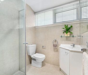 BOUTIQUE VILLA IN PRIZED BEACHSIDE POCKET! - Photo 4