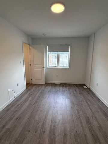 For Lease - 32 Waterleaf Trail, Welland, Ontario - Photo 3