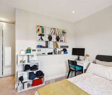 This 2 bed penthouse apartment, offers a wrap around balcony with p... - Photo 6