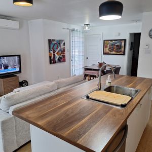 31/2 Luxueux Au Centre-ville - Photo 2