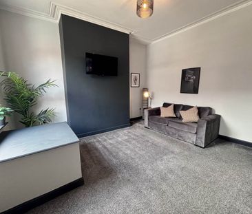 Cross Henley Road, Bramley, Leeds - Photo 1