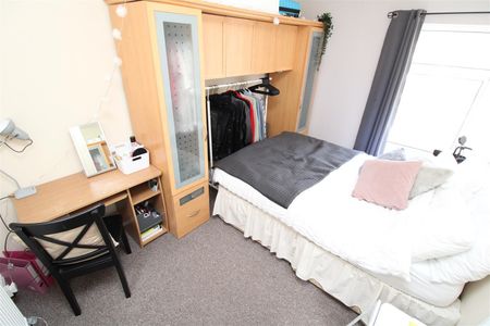 House For Rent Queen Street, Pontypridd - Photo 2