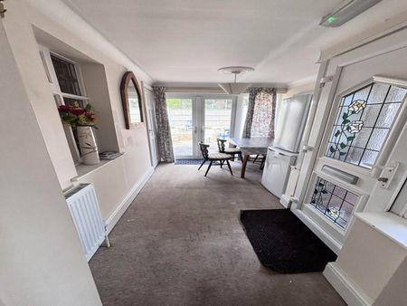 Portlands, Fairfield Avenue Bramley - Photo 2