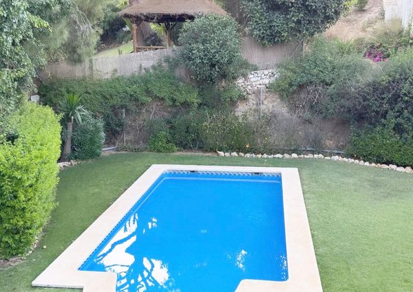 LARGE DETACHED VILLA WITH PRIVATE POOL AND GARDEN