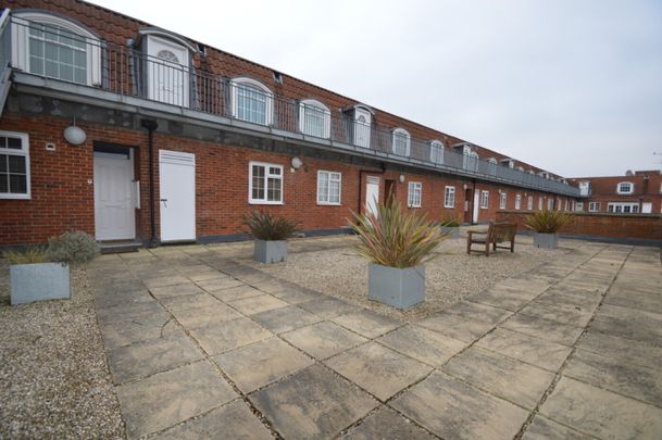 2 bedroom Apartment - LONGCROFT HOUSE, WELWYN GARDEN CITY - Photo 1