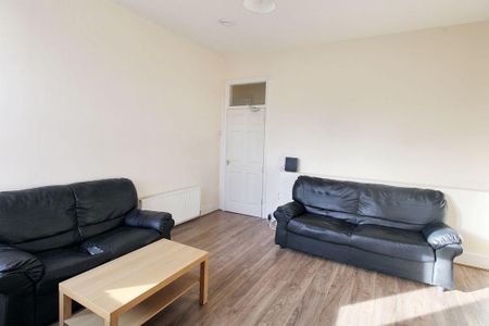 3 bed upper flat to rent in NE6 - Photo 5