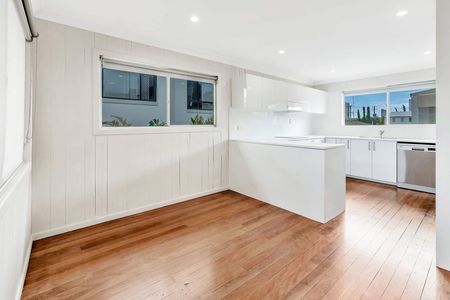 25 Purli Street, 4217, Chevron Island Qld - Photo 2