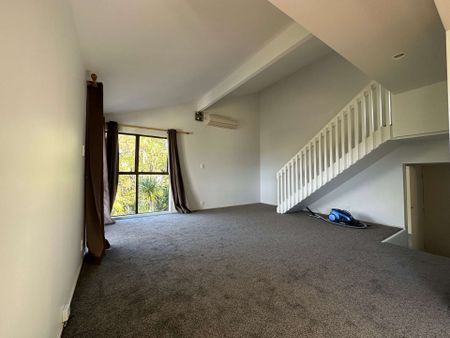 Hillcrest family home - Photo 2