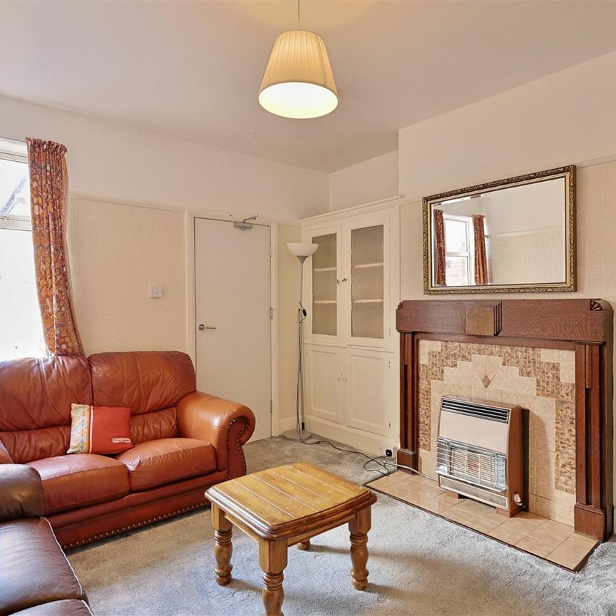 3 bedroom Student Flat to rent in Valley View, Jesmond, Newcastle Upon Tyne - Photo 1