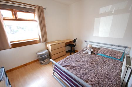 3 bedroom apartment to rent - Photo 4