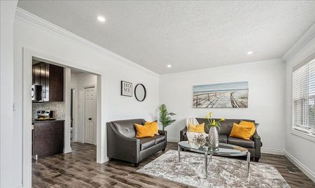 For Lease - 570 Victoria Street, Kitchener, Ontario - Photo 2