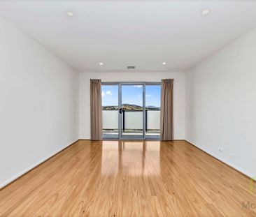 Immaculate Two Bedroom Apartment - Photo 3