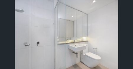 Coastal abode basking in natural light. Lift access - Photo 3