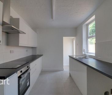 3 bedroom terraced house to rent - Photo 6