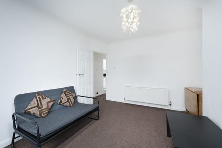2 bedroom maisonette to rent - Photo 3