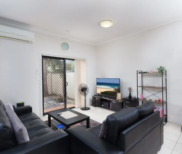 2 Bed-room townhouse with style and convenience - Photo 2