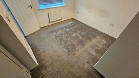 3 bedroom semi-detached house to rent - Photo 5