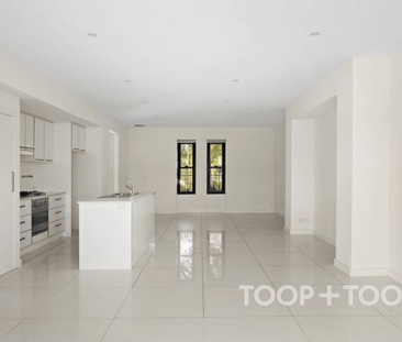 Three bedroom townhouse in Kensington - Photo 1