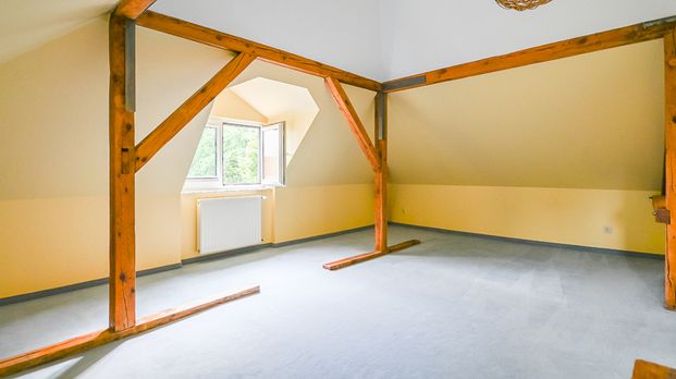 NEUE BEWOHNER BIS JUNI 2027 GESUCHT! VOLL UNTERKELLERTES EINFAMILIENHAUS MIT EINBAUKÜCHE UND 3 BÄDERN - Foto 1