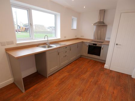 Park Farm Cottages, Selby Road, Howden - Photo 2