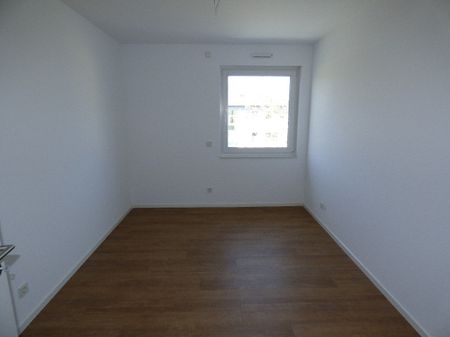 Modern geschnittene 4-Zimmer-Wohnung mit Einbauküche, großem Balkon und Aufzug im Haus! - Foto 2