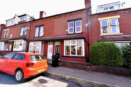 4 bedroom House in The Village Street, Burley - Photo 5