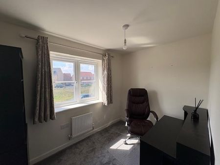 4 bedroom detached house to rent - Photo 2