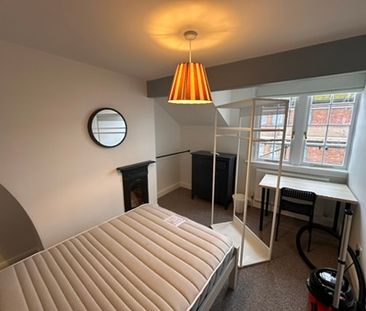 *One room available* 6 bedroom house - Photo 1