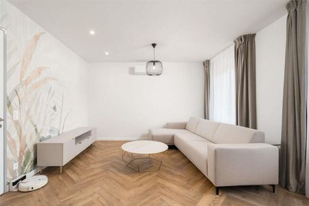 ELEGANT FURNISHED APARTMENT IN THE CENTER OF LUGANO - Photo 3