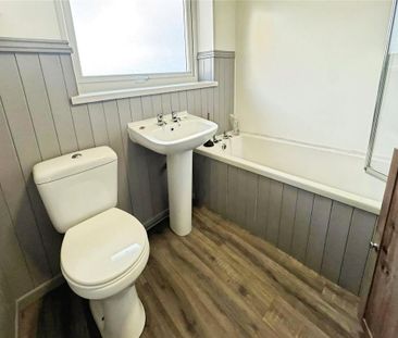 3 bedroom detached house to rent - Photo 2