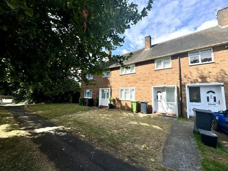 3 Bedroom House - Mid Terrace To Let - Photo 3