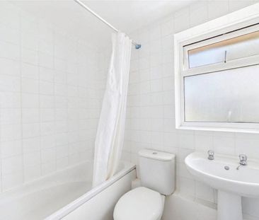 2 bedroom Maisonette in Lillibrooke Crescent, Maidenhead - Photo 4
