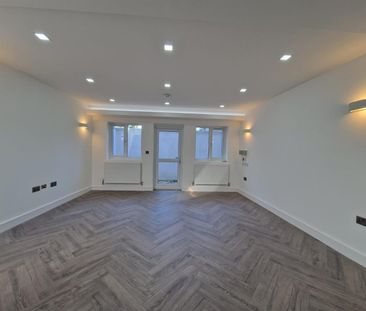 Seven Sisters Road, London N4 - Photo 3
