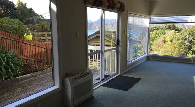 Spacious, sunny, secure two double bedroom flat - Photo 1