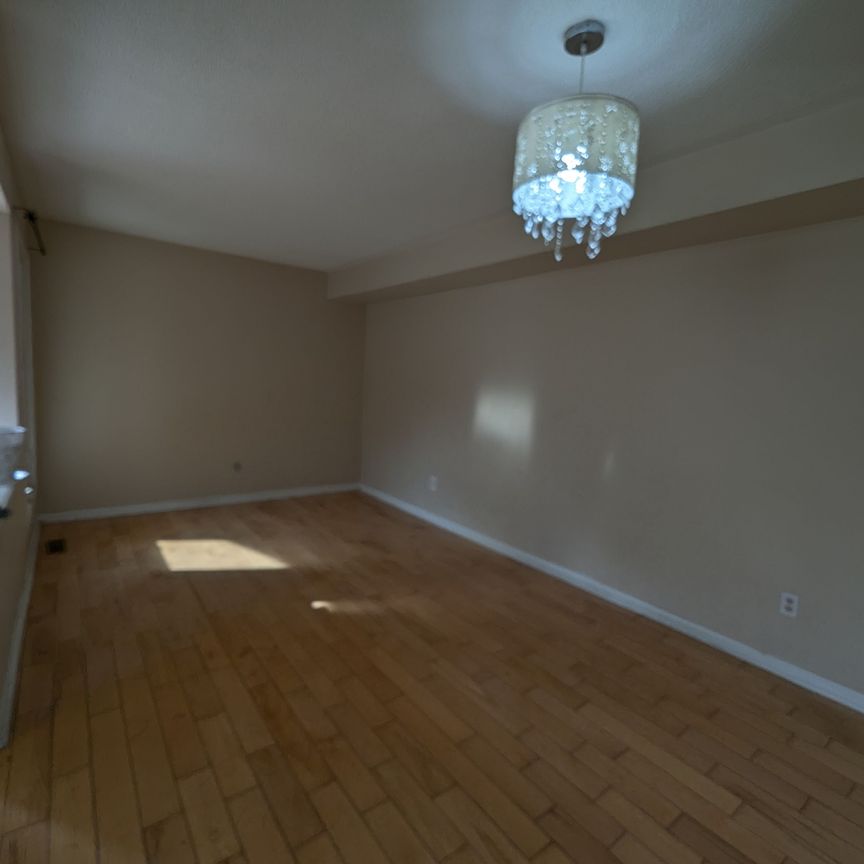 For Lease - 1423 Quest Circle, Mississauga, Ontario - Photo 1