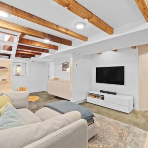 Splendide bas de duplex entièrement rénové à aire ouverte – 3 CAC + bureau avec sous-sol et terrasse | Au cœur de NDG (chauffage inclus) - Photo 2