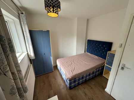 5 bedroom terraced house to rent - Photo 4