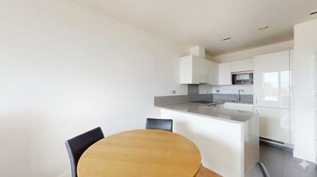 2 Bed Flat, Dickens Yard, W5 - Photo 4