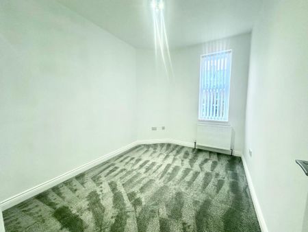 4 bedroom flat to rent - Photo 2