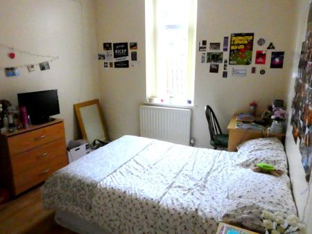 5 bedroom semi-detached house to rent - Photo 2