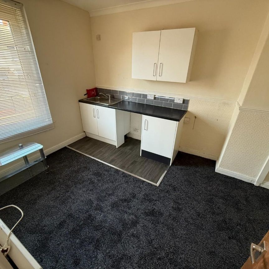 1 bedroom Flat To Let - Photo 1
