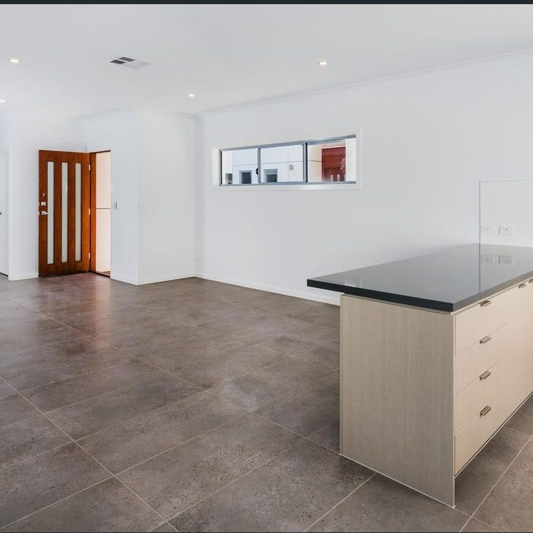 2/25 Mullens Street, Hawthorne QLD 4171 - Townhouse For Rent | Domain - Photo 1