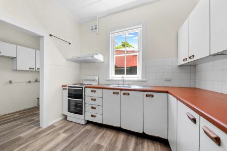 Classic North Bondi Semi with Charming Picket Fence - Photo 2