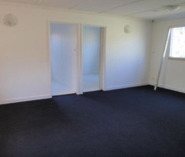 Peaceful & Private 2 bedroom granny flat. - Photo 3