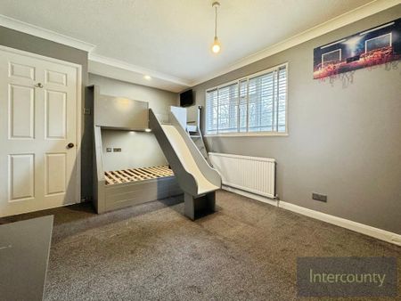 4 bedroom detached house to rent - Photo 3