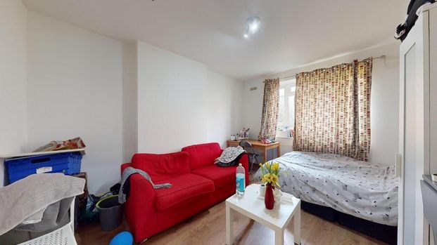 3 bedroom flat to rent - Photo 1
