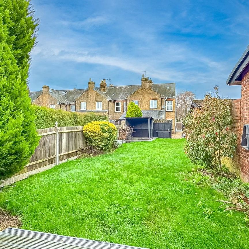 Priors Wood Road, Hertford Heath - Photo 1