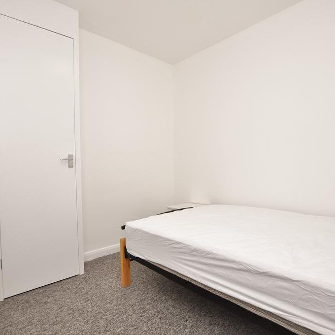 5 bedroom semi-detached house to rent - Photo 1